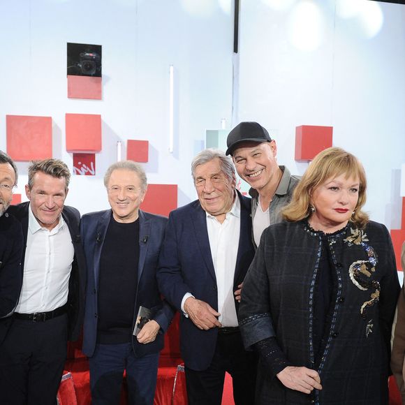 Jérémy Ferrari, Roselyne Bachelot, Karina Marimon, Emmanuel Chaunu et Laurent Ruquier seront aussi présents pour évoquer leurs projets.

 Jeanne Cherhal, Olivier Menard, Benjamin Castaldi, Michel Drucker, Emmanuel Cahunu, Gael Le Forestier, Catherine Jacob et Philippe Lellouche lors de l'enregistrement de l'émission "Vivement dimanche" au studio Rive Gauche, présentée par M.Drucker avec une diffusion sur France 3 le 8 mars 2026, à Paris, France, le 25 février 2026. © Guillaume Gaffiot/Bestimage