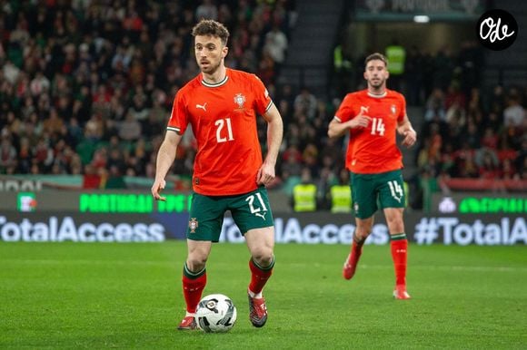 Pour lui rendre hommage durant toute la compétition, les joueurs portugais portent un bracelet commémoratif offert par le Premier ministre.

Diogo Jota lors du match de Ligue des Nations entre le Portugal et le Danemark, le 23 mars 2025. Sylvain Dionisio / PsnewZ / Bestimage