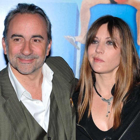 Antoine Dulery et Mathilde Seigner posant avant l'avant-première du film 'Camping 2' au cinéma Gaumont Capucines, à Paris, France, le 13 avril 2010. Photo by Nicolas Genin/ABACAPRESS.COM