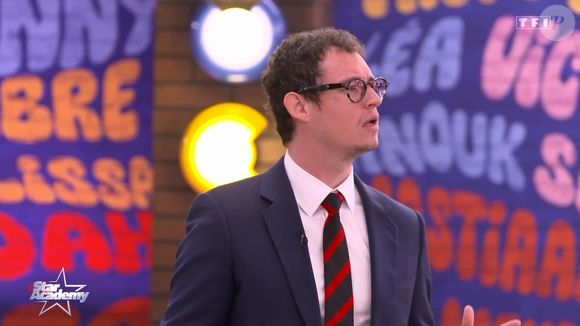 Il n'a pas hésité à l'évoquer ouvertement, faisant part des difficultés qu'il a pu rencontrer. 

Monsieur Prof a fait une apparition très remarquée au sein de la Star Academy. © Capture d'écran TF1