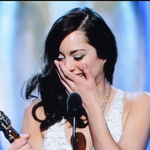Marion Cotillard reçoit l'Oscar de la Meilleure Actrice pour le film "La Môme", en 2008 à Hollywood.

© Bestimage