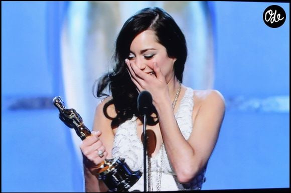 Marion Cotillard reçoit l'Oscar de la Meilleure Actrice pour le film "La Môme", en 2008 à Hollywood.

© Bestimage