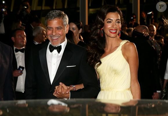 George Clooney et sa femme Amal Alamuddin Clooney (bijoux Cartier) - Descente des marches du film "Money Monster" lors du 69ème Festival International du Film de Cannes. Le 12 mai 2016. © Dominique Jacovides- Cyril Moreau/Bestimage