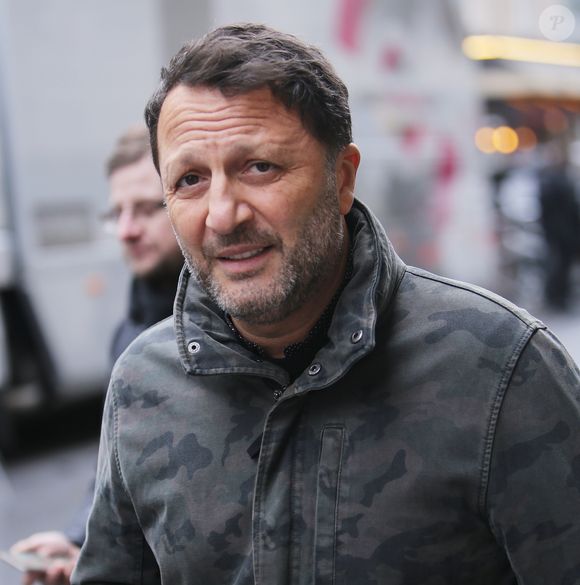 Son objectif étant d'atteindre 100 millions d'euros de chiffre d'affaires d'ici fin 2026, comme il l'a lui meme indiqué à "Challenges".

Exclusif - Arthur Essebag - Arrivées à l'enregistrement de l'émission "2h de Rire et de Direct" au Paradis Latin à Paris. © Panoramic / Bestimage