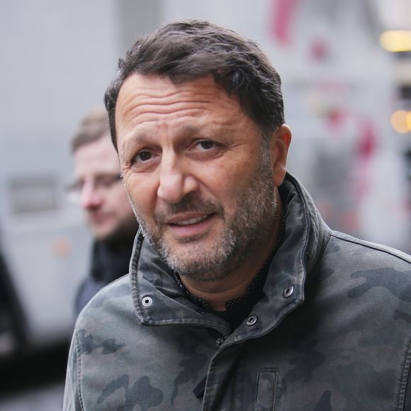 Son objectif étant d'atteindre 100 millions d'euros de chiffre d'affaires d'ici fin 2026, comme il l'a lui meme indiqué à "Challenges".

Exclusif - Arthur Essebag - Arrivées à l'enregistrement de l'émission "2h de Rire et de Direct" au Paradis Latin à Paris. © Panoramic / Bestimage