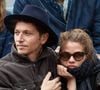 Pour cause, elle a elle-même souvent été considérée comme "la femme de", avec son compagnon Raphaël qu'elle aime depuis le tout début des années 2000.

Raphaël et sa compagne Mélanie Thierry - Célébrités dans les tribunes des internationaux de France de tennis de Roland Garros à Paris, France, le 7 juin 2019. © Cyril Moreau/Bestimage