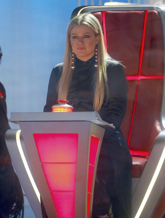 Kelly Clarkson reçoit la visite de son compagnon et de leur enfants pendant le tournage de l'émission "Kathie Lee and Hoda" au Rockefeller Center à New York le 26 février 2018.
Crédit : Agence / Bestimage USA