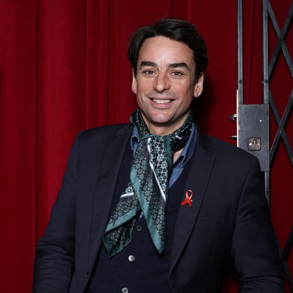 Julian Bugier - Photocall de la soirée de lancement du "Sidaction" au théâtre Edouard VII à Paris le 4 mars 2024. © Denis Guignebourg/Bestimage