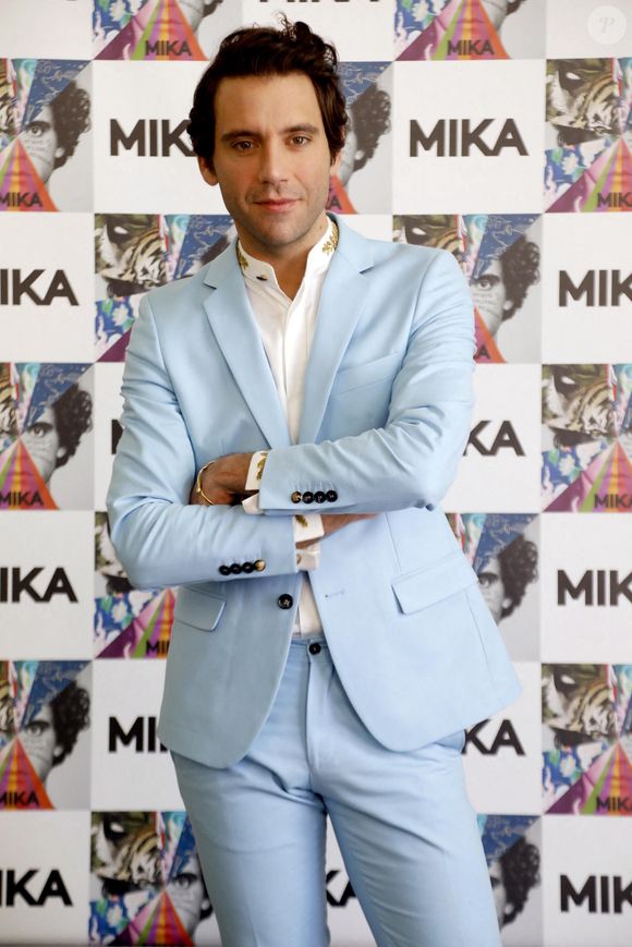 Mika pose lors d'un photocall dans le cadre de la promotion de son nouvel album My Name is Michael Holbrook à Milan Italie le 3 octobre 2019. Photo by Mourad Balti Touati/La Presse/ABACAPRESS.COM