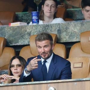 Quart de finale de la Coupe du monde de football 2026 opposant la Norvège à l'Angleterre au Miami Stadium de Miami, en Floride, le 11 juillet 2026. Victoria Beckham, David Beckham. Photo : Mirrorpix / Bestimage