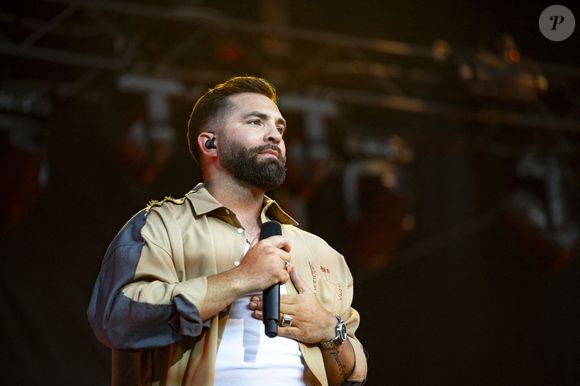 Kendji Girac en concert lors du festival de musique du Printemps de Perouges au Chateau de Saint-Maurice-de-Remens le 29 juin 2025. © Sandrine Thesillat / PsNewZ / Bestimage