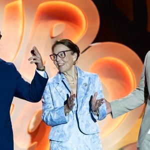 Exclusif - Brahim Bouhlel, Claudine, Kev Adams - Enregistrement de l'émission "L'humour à la plage" pour la 2eme édition du festival de Juan les Pins à la pinède Gould le 27 juin 2025. © Bruno Bebert / Bestimage