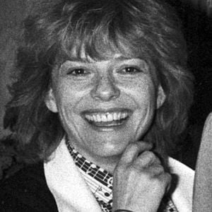 "Je suis ravie qu'il fasse des choses par lui-même", confiait sa mère en 2015 auprès de nos confrères de "Paris Match". 

Archives - France Gall dans la loge de Michel Berger après la 1 première au Palais des Sports le 24 mail 1983 © Jean-Claude Woestelandt / Bestimage