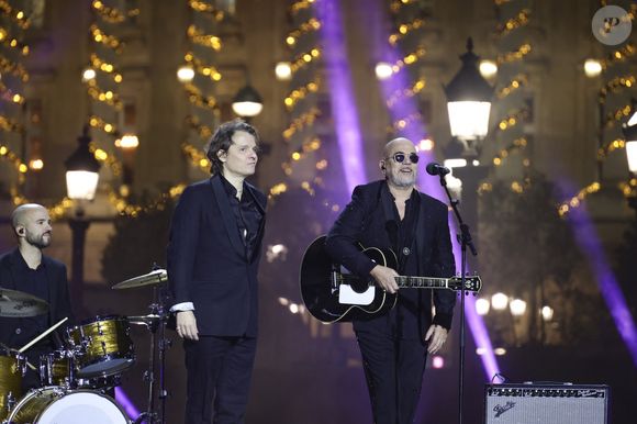 Exclusif - Bénabar et Pascal Obispo lors de l'enregistrement de "La Grande Soirée du 31 de Paris", le 24 novembre 2025.

Photo : Guebey-Tribeca / Bestimage