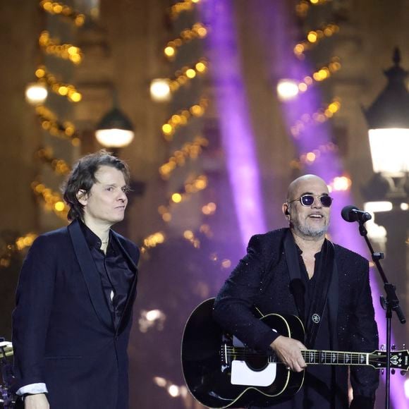 Exclusif - Bénabar et Pascal Obispo lors de l'enregistrement de "La Grande Soirée du 31 de Paris", le 24 novembre 2025.

Photo : Guebey-Tribeca / Bestimage