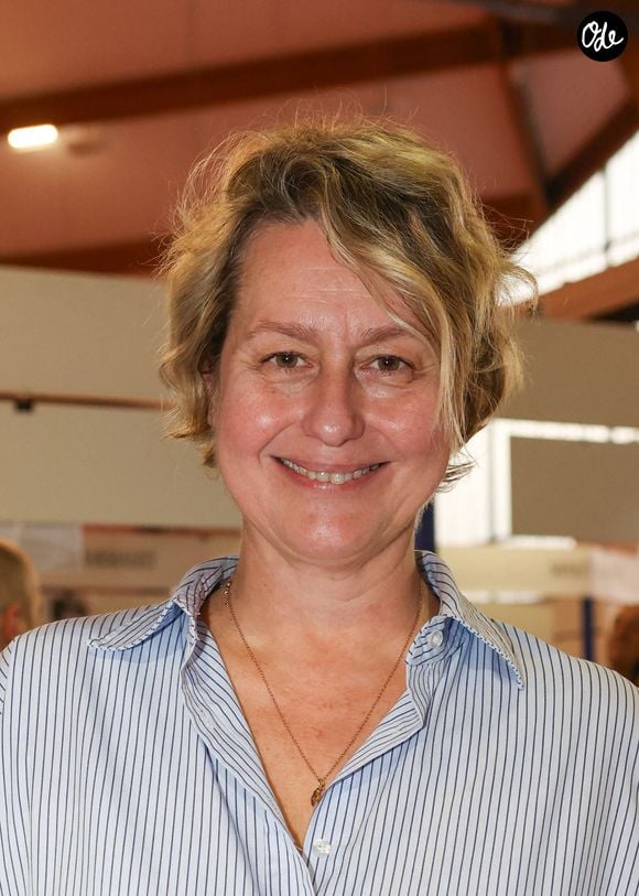 Avec cette publication, celle qui s'est réconciliée avec Laeticia Hallyday donc choisi de faire ses adieux à sa maman en italien, sa langue d’origine, en mettant en avant sa force et sa dignité.

 Luana Belmondo change radicalement de coupe de cheveux après son divorce - Luana Belmondo, à la Halle Georges Brassens de Brive-la-Gaillarde, le 8 novembre 2024. Foire du Livre de Brive 2024. © Jean-Marc Lhomer / Bestimage | 00684517