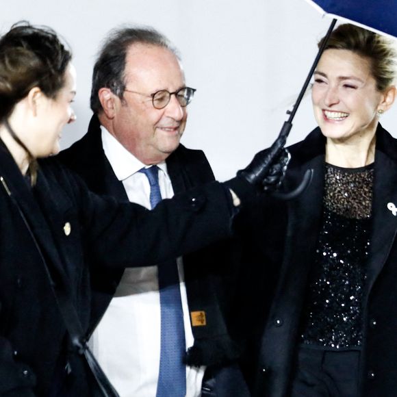 François Hollande et sa femme Julie Gayet - Arrivées à la cérémonie de réouverture de la cathédrale Notre-Dame de Paris, le 7 décembre 2024. Joyau de l'art gothique, lieu de culte et de culture, symbole universel de la France et de son histoire, la cathédrale de Notre-Dame de Paris rouvre ses portes les 7 et 8 décembre, cinq ans après le terrible incendie qui l'avait ravagée le 15 avril 2019. © Bestimage