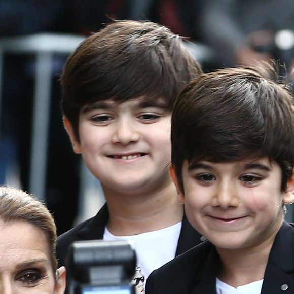 Eddy et Nelson Angelil - Celine Dion quitte l'hôtel Royal Monceau avec ses enfants et prend un jet privé au Bourget le 10 août 2017.