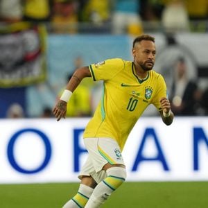 Comme plusieurs sources viennent de le confirmer, la star s'est offert un superyacht ultra-luxueux.

24 juin 2026, Boston, Aarhus, États-Unis : NEYMAR JR du Brésil observe le jeu lors de la Coupe du Monde de la FIFA 2026 : Écosse - Brésil. (Crédit image : © Ulrik Pedersen/ZUMA Press Wire)
