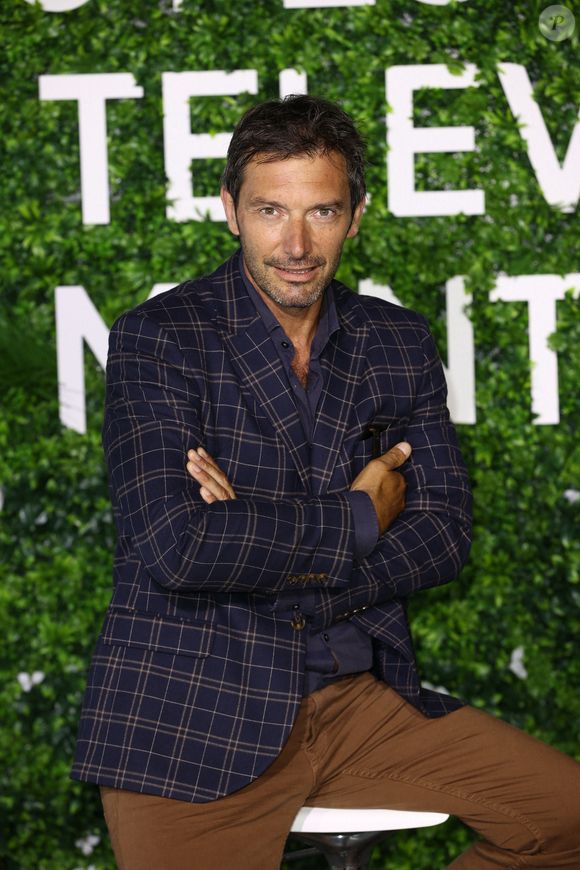Franck Sémonin a raconté que le Covid-19 avait été le déclencheur de cette grande aventure dans laquelle il s'est lancé avec son voisin et ami Daniel Nollinger, devenu son associé. 

Franck Sémonin au photocall de la série "Section de Recherches" lors du 60ème Festival de Télévision de Monte-Carlo au Grimaldi Forum à Monaco, le 20 juin 2021.