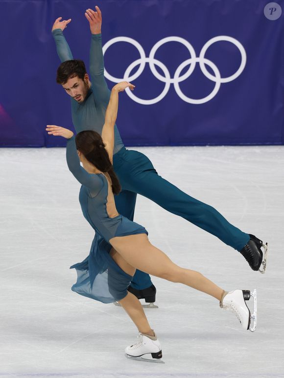 Montréal lui offre un environnement idéal avec des entraîneurs et patineurs internationaux.

Le 11 février 2026, Milan, Lombardie, Italie : Les patineurs artistiques français LAURENCE FOURNIER BEAUDRY et GUILLAUME CIZERON de l'équipe de France (FRA) dans la danse libre sur glace de l'épreuve de patinage artistique aux Jeux Olympiques d'hiver de Milan-Cortina 2026 ( © Zuma / PsnewZ / Bestimage