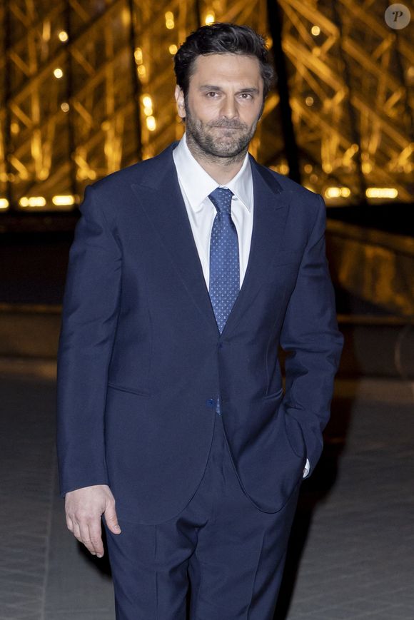 Au même titre que Pio Marmaï.

Pio Marmaï - Photo Call du « Le Grand Diner du Louvre « lors de la Fashion Week  à Paris le 5 mars 2025. © Olivier Borde /Bestimage