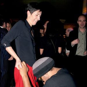 En pleine promotion de son album Première consultation, il avait évoqué sa relation avec l'écrivaine de quinze ans son aînée. "Ce que j'aime chez Christine, c'est son côté araignée, veuve noire..."

Archives : Christine Angot et Doc Gyneco - Remise du prix de Flore 2006 à Paris BALDINI / BESTIMAGE