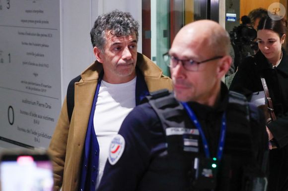 Procès de Stéphane Plaza : L'animateur sort du tribunal correctionnel de Paris après le réquisitoire : Une peine de 18 mois de prison avec sursis et 10 000 euros d’amende a été requise à son encontre le 9 janvier 2024.

© Christophe Clovis / Bestimage