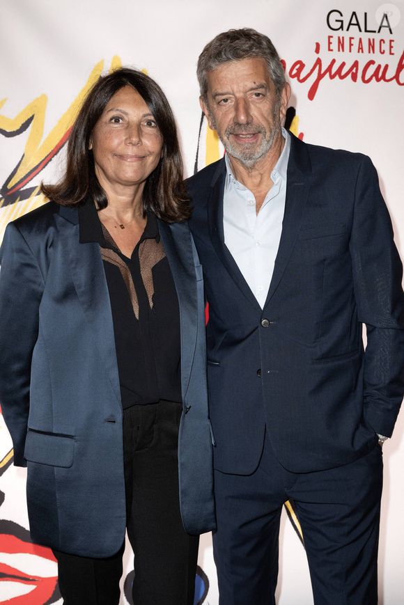 Des soirée débridées qui avaient lieu bien avant sa rencontre avec Nathalie, son épouse depuis 10 ans maintenant.

Michel Cymes et son épouse Nathalie Cymes assistent au Gala de l'Enfance Majuscule à la salle Gaveau, le 7 octobre 2024 à Paris, France.  Photo par David Niviere/ABACAPRESS.COM