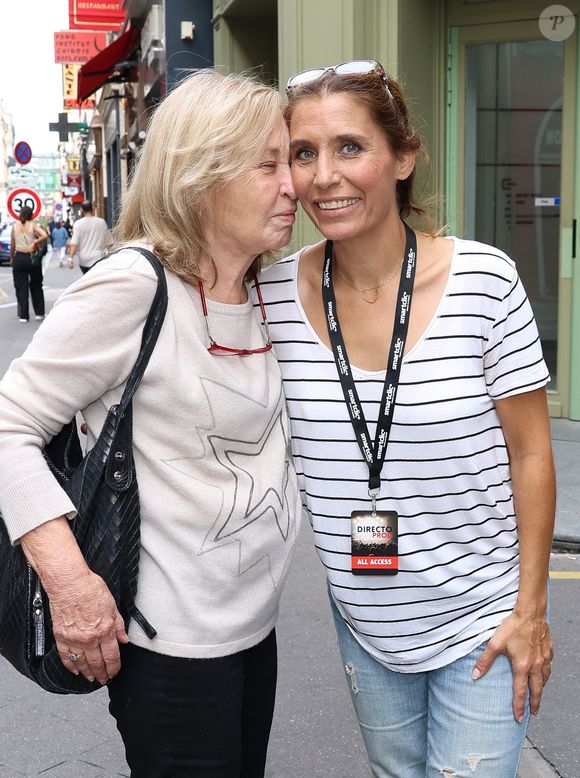 Exclusif - Emily Bécaud avec sa mère Cathryn Lee St. John, dite Kitty - Concert "Et Maintenant", le spectacle hommage à Gilbert Bécaud interprété par Jules Grison avec la participation exceptionnelle de sa fille, Emily Bécaud à l'Olympia, Parisle 17 septembre 2023. © Coadic Guirec/Bestimage