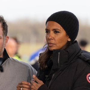 Karine Le Marchand a amené près de 200 croissants aux agriculteurs sur un barrage sur l'autoroute A4 / © Jeremy Melloul - Pierre Perusseau / Bestimage