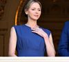 tandis que Charlène a opté pour une robe bleu marine sans manches à la coupe sobre et élégante.
La princesse Charlène de Monaco au balcon du palais princier lors de la procession de la Fête Dieu sur la place du Palais à Monaco le 19 juin 2025.
Cette fête catholique, instituée par le pape Urbain IV en 1264, se tient chaque année le jeudi qui suit la Trinité, soixante jours après Pâques. Elle célèbre la présence réelle de Jésus-Christ sous les apparences du pain et du vin, devenus son corps et son sang.
© Bruno Bebert / Bestimage