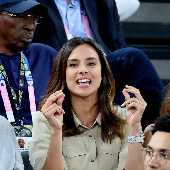 Pour cuisiner, rien de mieux que l'huile d'olive que dr. Marine Lorphelin qualifie de "parfaite". 


Marine Lorphelin, miss France 2013 lors du quart de finale basket féminin France / Allemagne lors des jeux olympiques Paris 2024 (JO 2024) le 7 août 2024. Les bleues l'emportent et filent de demi-finale.

© Jacovides / Perusseau / Bestimage