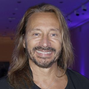 Bob Sinclar s’explique enfin sur sa transformation physique

Exclusif - Bob Sinclar - Personnalités à la 4ème édition du Dîner des Arts et de la Culture à Artcurial à Paris.
© Christophe Aubert via Bestimage