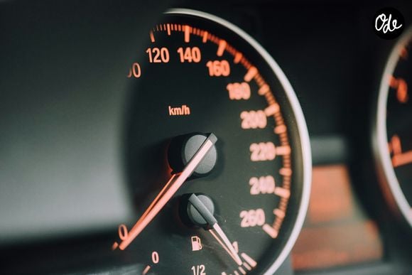 Réduire sa vitesse permet d'économiser jusqu'à 25 % de carburant sur autoroute.

Photo de CHUTTERSNAP sur Unsplash