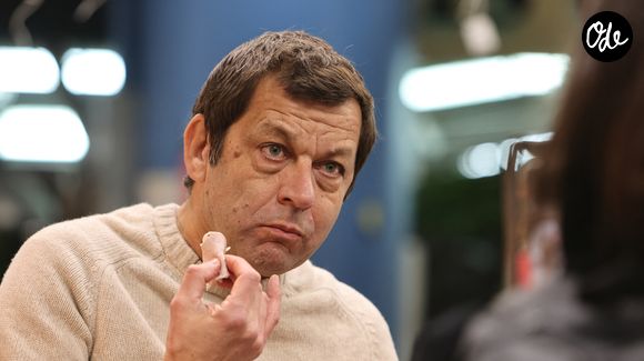 Il a récemment mis en lumière le bistrot Yam'Tcha, installé dans le quartier des Halles.

Exclusif - Laurent Mariotte à la rencontre des commerçants du Marché des Capucins à Bordeaux, lors du tournage de son émission culinaire "Les petits plats de Laurent", le 21 janvier 2026.
© Fabien Cottereau / Bestimage