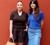 Marguerite a choisi une tenue bleue, très différence de celle de son amie. 

Helena et Marguerite - Les célébrités au photocall du village lors des Internationaux de France de Tennis de Roland Garros 2026. Paris, le 31 mai 2026. © Jacovides / Bestimage