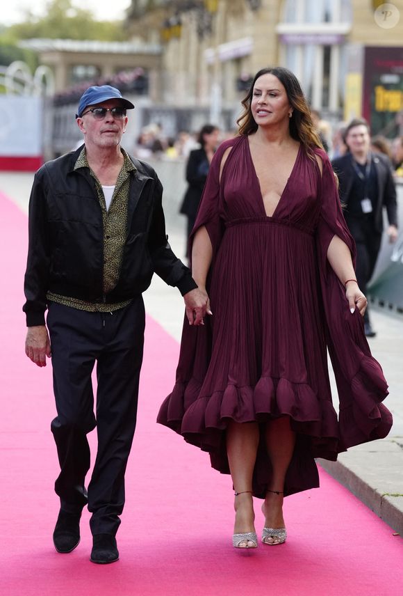 Karla Sofia Gascon et Jacques Audiard sur le tapis rouge d'Emilia Perez lors du 72e Festival international du film de Saint-Sébastien. 20 septembre 2024. ( (Lalo Yasky / Bestimage).