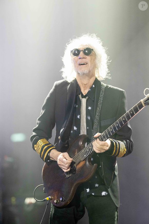 Agé de 8 ans désormais, il est avec son père lors de sa tournée

Exclusif - Louis Bertignac sur la scène du concert solidaire pour les enfants de la guerre "Ensemble à l'Olympia" à Paris présenté par EliseCare le 10 février 2025

© Jack Tribeca / Pierre Perusseau / Bestimage