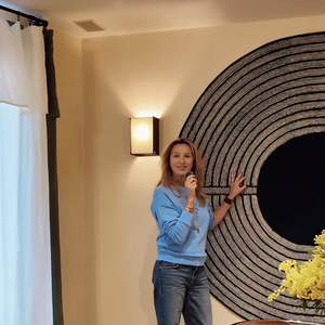 Ou encore ses tapis "Mirage", dont le plus grand est vendu au prix de 1 150 euros.

Capture d'écran Instagram de Sarah Poniatowski.