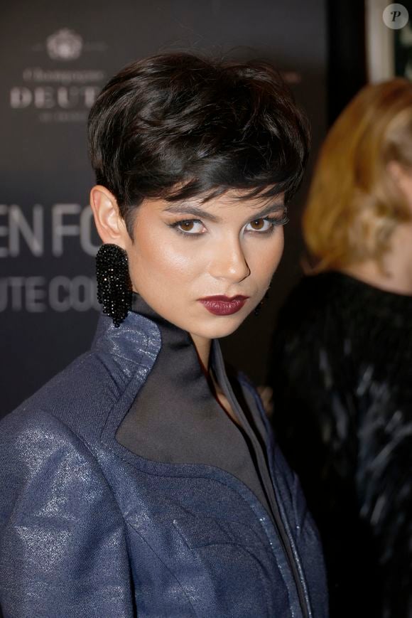 L'ancienne Miss France y a réagi.

Eve Gilles au défilé Julien Fournié "Collection Haute Couture Printemps/Eté 2025" lors de la Fashion Week de Paris (PFW), le 28 janvier 2025

© Christophe Aubert via Bestimage