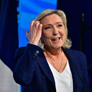 Marine Le Pen lors d'un meeting à Etrepagny le 15 décembre 2024

© Christian Liewig / Bestimage