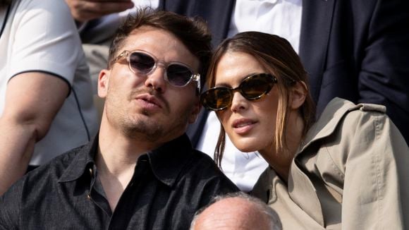 Eloigné des terrains mais proche d'Iris Mittenaere, Antoine Dupont a profité de la jolie Miss pendant sa convalescence