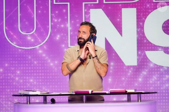 Le monde des médias est en deuil.

Exclusif - Cyril Hanouna, sur le plateau de  TBT9 présenté par C.Hanouna, et diffusé en direct sur W9, Paris, France. © Jack Tribeca / Bestimage