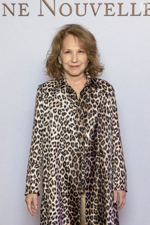 Nathalie Baye lors de l'avant première de Downton Abbey 2 : Une nouvelle ère au cinéma Gaumont Champs-Élysées Marignan à Paris le 19 avril 2022

© Olivier Borde / Bestimage