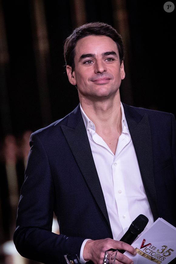 Et depuis vingt ans, Julian Bugier et Claire Fournier forment un couple solide. L'une des raisons du succès de leur relation : ne plus avoir jamais travaillé ensemble ! 

Julian Bugier - 35ème cérémonie des Victoires de la musique à la Seine musicale de Boulogne-Billancourt, le 14 février 2020. © Cyril Moreau/Bestimage