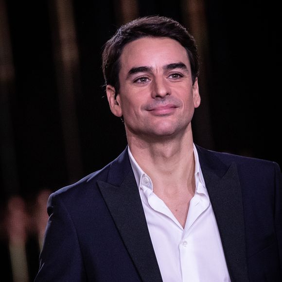 Et depuis vingt ans, Julian Bugier et Claire Fournier forment un couple solide. L'une des raisons du succès de leur relation : ne plus avoir jamais travaillé ensemble ! 

Julian Bugier - 35ème cérémonie des Victoires de la musique à la Seine musicale de Boulogne-Billancourt, le 14 février 2020. © Cyril Moreau/Bestimage