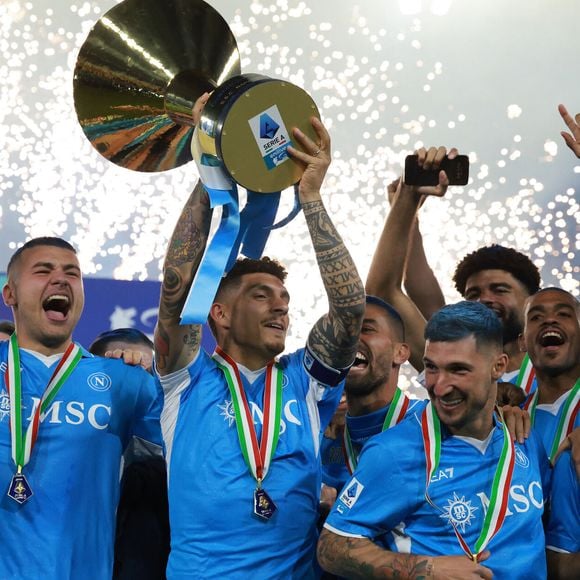 Ce footballeur star ouvre les portes de son penthouse de plus de 200m² avec terrasse et vue mer imprenable