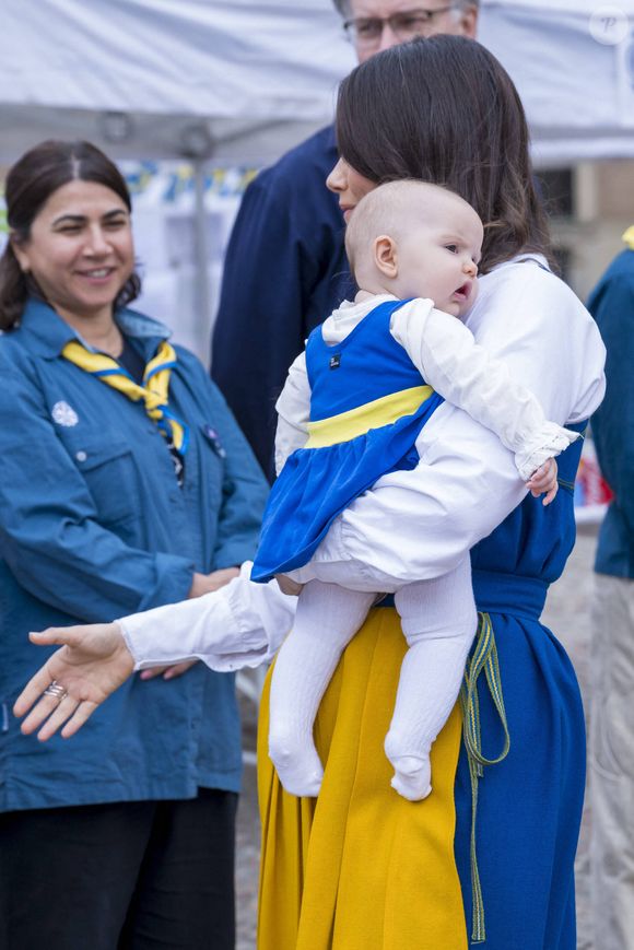 La princesse Sofia "Hellqvist" de Suède et sa fille la princesse Ines lors de l'"Open Castle Day” dans le cadre de la fête nationale de Suède à Stockholm le 6 juin 2025  Dana Press / Bestimage
