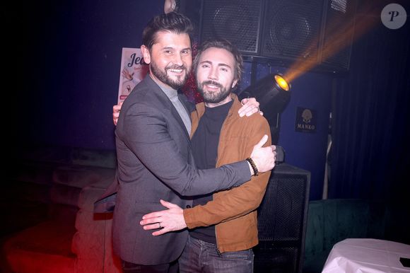 L'animateur a en effet dévoilé des photos de son mariage qui a eu lieu en 2018.

Christophe Beaugrand et son mari Ghislain Gerin à la 150 ème du spectacle "Tombé du ciel" de Jeanfi Janssens à la Comédie des Champs Elysées à Paris le 13 février 2025. Spectacle suivi d'une réception Restaurant Manko.

© Cédric Perrin / Bestimage